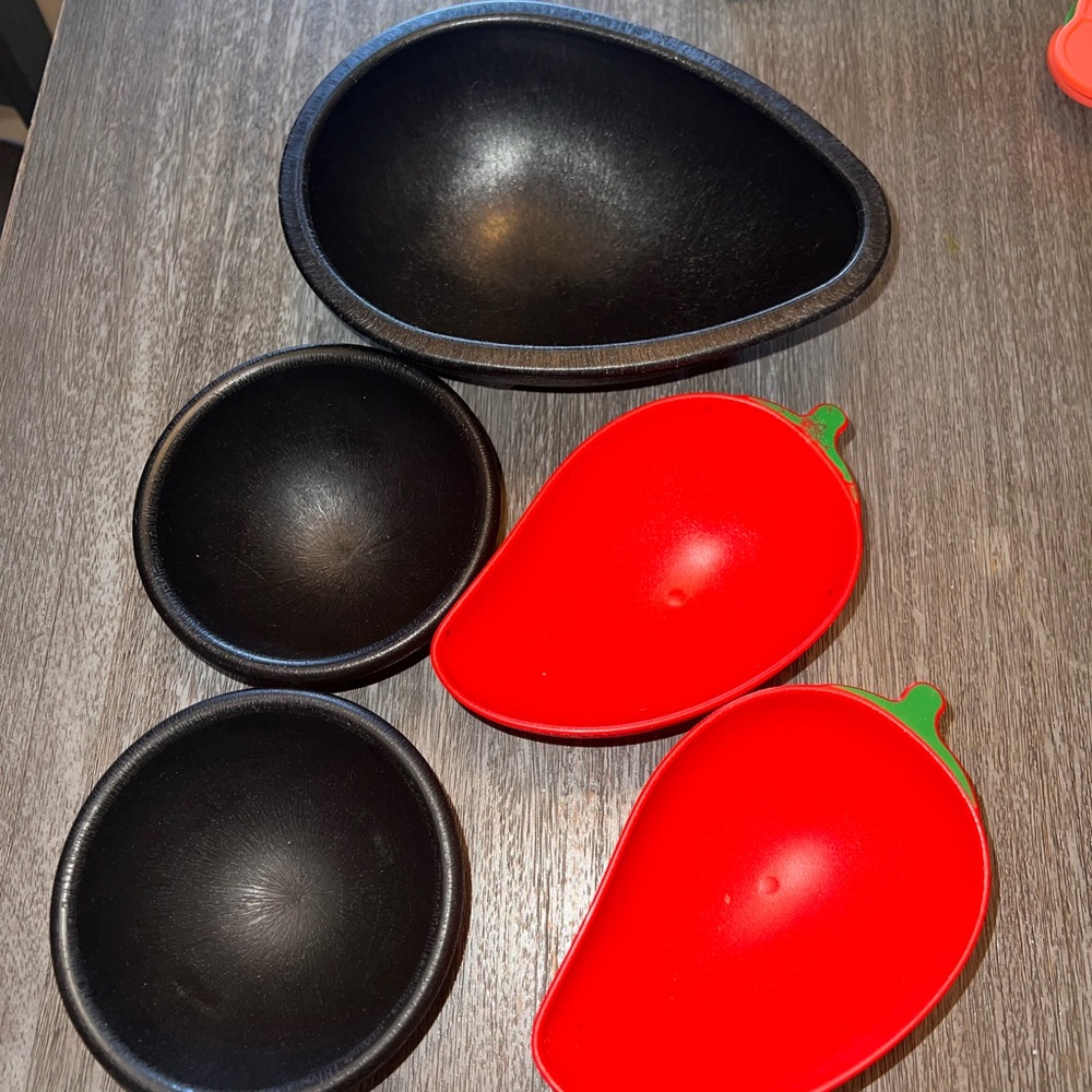 Black and Red Avocado and Chili Bowls